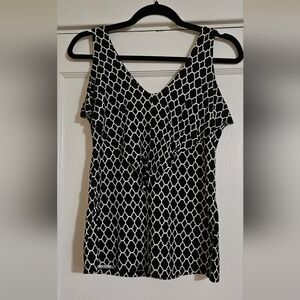 Sleeveless Blk and White Top Size XS